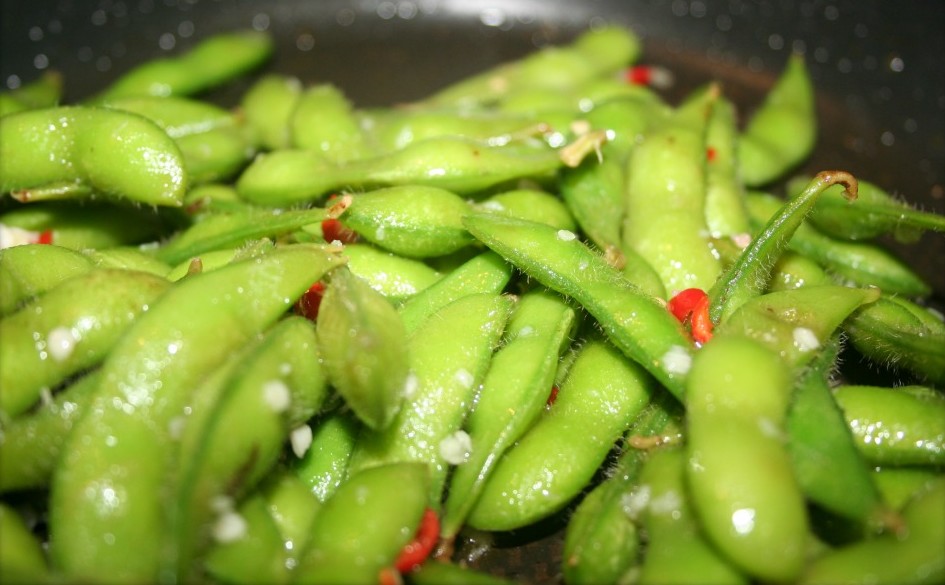 delicious chili garlic edamame snack